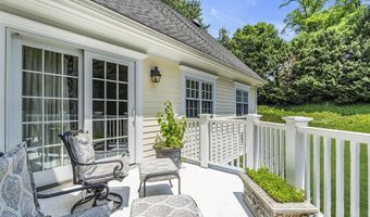 41 Marlpit Pl, Middletown, NJ 07748
