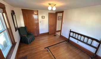 208 7th St, Bangor, ME 04401