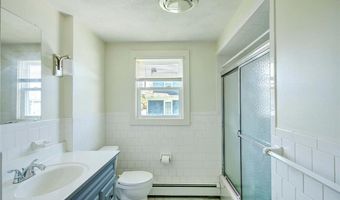 8 Ashby St, Johnston, RI 02919