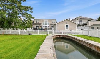34 Meadow Ln, Amityville, NY 11701