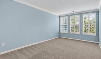 4950 BRENMAN PARK Dr 308, Alexandria, VA 22304