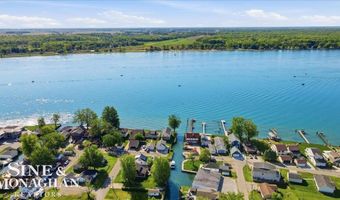 2122 Michigan St, Algonac, MI 48001