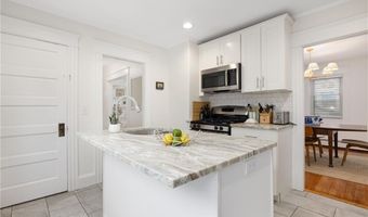 19 County St, Newport, RI 02840