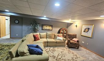 2510 Bobbie Dr, Aberdeen, SD 57401