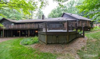 550 Greentree Ln NE, Ada, MI 49301