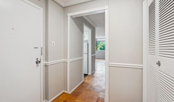 118 MONROE St #211, Rockville, MD 20850