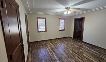 2702 Railroad Cir, Aberdeen, SD 57401