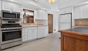 17 Railroad Ave, Beachwood, NJ 08722