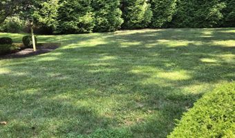 11 Lyon Rd, Middletown, NJ 07748