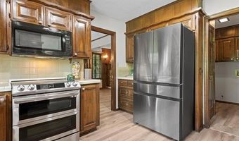 639 Oakridge Dr, Bartlesville, OK 74006
