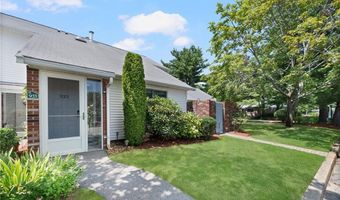 933 Williamsburg Cir, Warwick, RI 02886