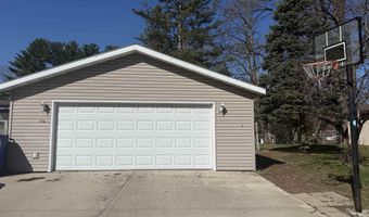 112 S College St, Adams, WI 53910