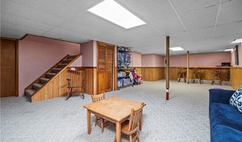 886 W Martin Ave, Amherst, OH 44001