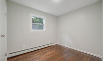 9 Holt St, Amityville, NY 11701