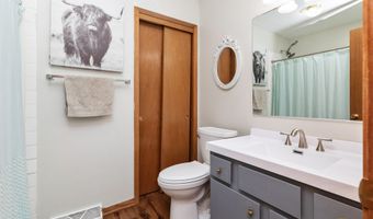 1101 SE Innsbruck Dr, Ankeny, IA 50021
