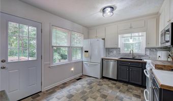 202 Hawkins Farm Cir, Ball Ground, GA 30107