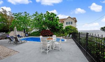 20 Roxbury Rd, Narragansett, RI 02882