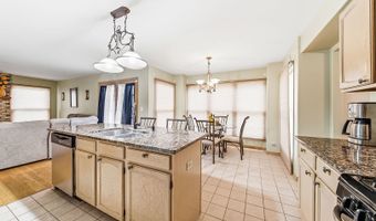 275 Farmhill Dr, Algonquin, IL 60102