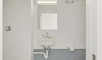 55 John Clarke Rd 3, Middletown, RI 02842