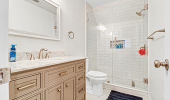 8 Dolphin Point Dr, Beaufort, SC 29907