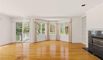15 Hammersmith Rd 30A, Newport, RI 02840