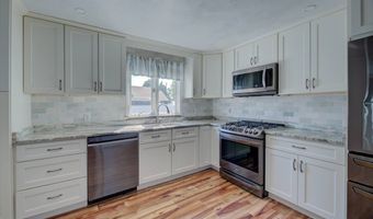 33 Spruce Ln, Bristol, RI 02809