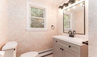 680 Fletcher Rd, North Kingstown, RI 02852