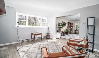 5 Bayberry Dr, Brookfield, CT 06804