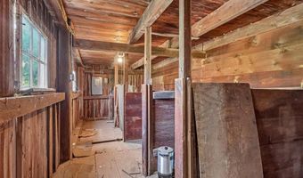 8893 LONGSWAMP Rd, Alburtis, PA 18011