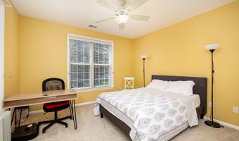 2906 N Knightsbridge Cir, Ann Arbor, MI 48105
