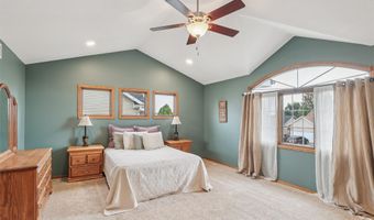 2012 Country Cove Ln, Altoona, IA 50009