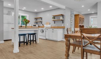 24 Center St, Augusta, ME 04330