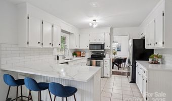 10016 Whitethorn Dr, Charlotte, NC 28277