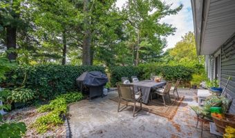 70 Northland Ln, Aberdeen Twp., NJ 07747