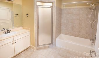 9 Kenilworth Knl 207, Asheville, NC 28805