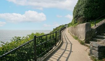 1 Seaview Ave 4, Newport, RI 02840