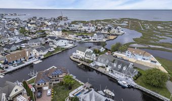 221 Magnolia Dr, Bayville, NJ 08721