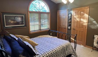 1109 Clover Ct, Aberdeen, SD 57401