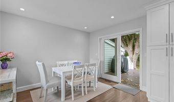 18 Sylvan Ter, Newport, RI 02840