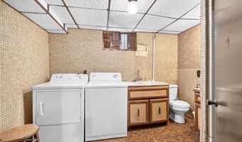 3 Solar Dr, Ambridge, PA 15003