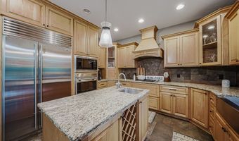 985 W Martin Ave, Amherst, OH 44001