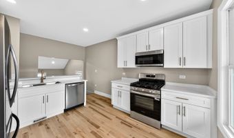 102 Center St, Algonquin, IL 60102