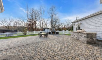 113 Arneytown Hornerstown Rd, Allentown, NJ 08501