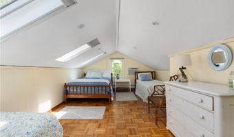 39 Highland Ave, Narragansett, RI 02882