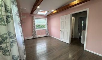 165 Greenfield Dr, Bridgeport, CT 06608