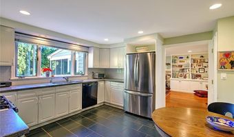 20 Wildflower Rd, Barrington, RI 02806