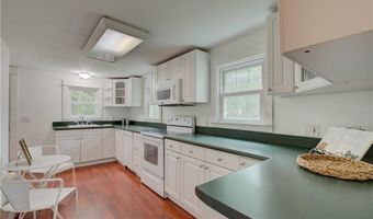 16 Evergreen St, Barrington, RI 02806