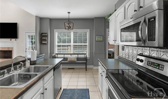 221 Creekside Dr, Arnoldsville, GA 30619