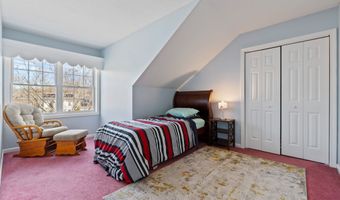 33 Roxbury Ct, Cheshire, CT 06410