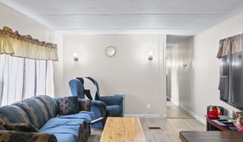 14 Lakeshore Dr, Belgrade, ME 04918